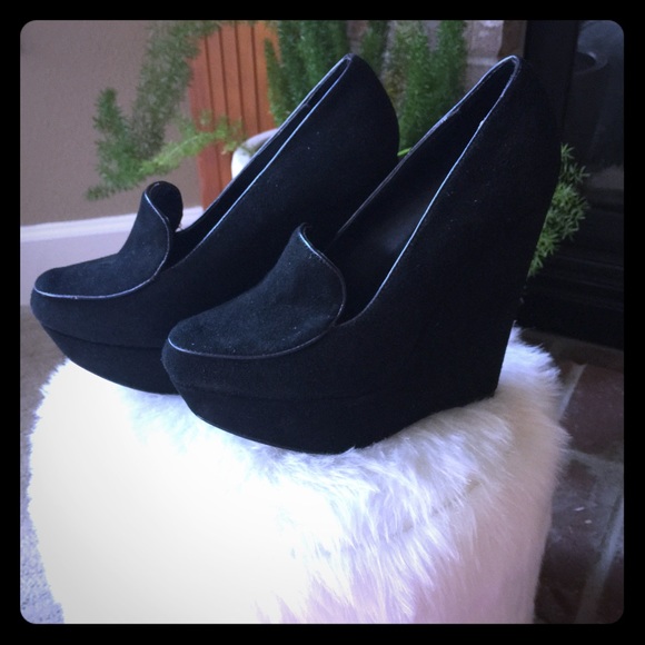 ‼️FLASH SALE‼️Steve Madden Dycce Suede Wedges