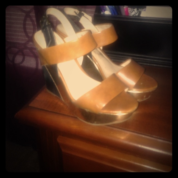 Worthinftin Tan, black, & gold Wedge size 7