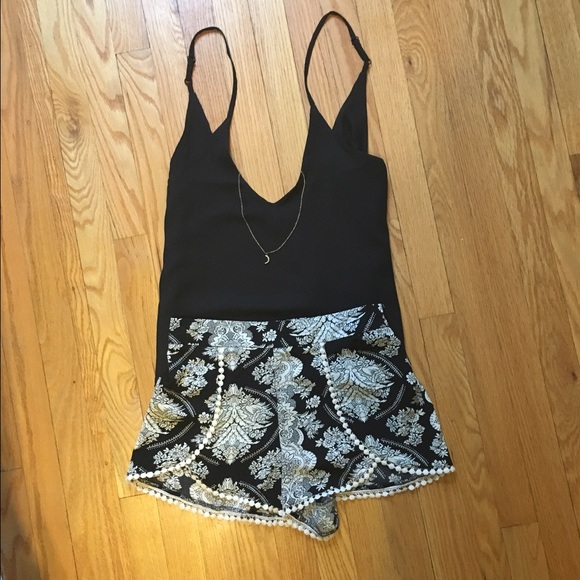 Paisley printed shorts in size small with trimming - Picture 1 of 4