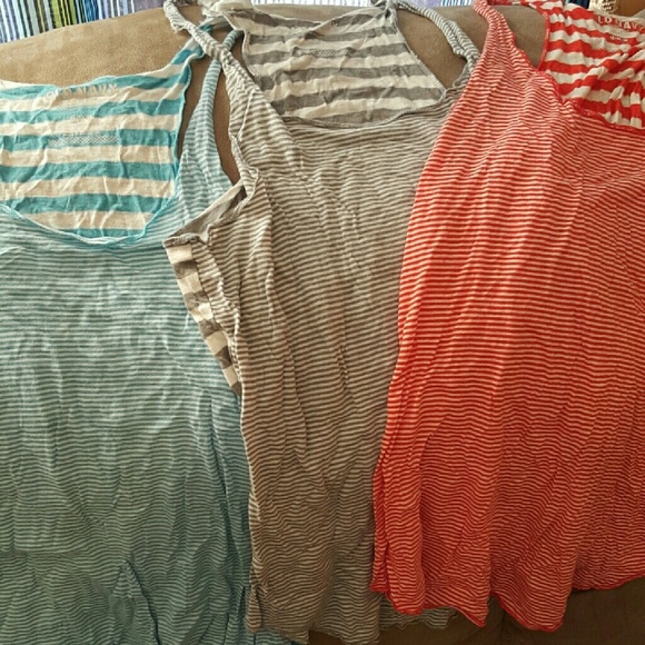 Bundle of 3 Tank tops!
