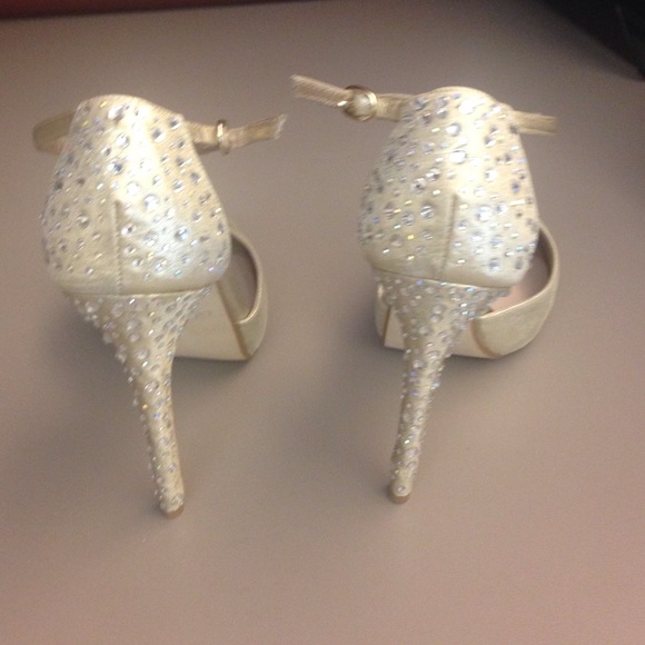 Leather metallic heels with rhinestones - Picture 3 of 5