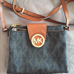 ✨SALE✨ Michael Kors crossbody