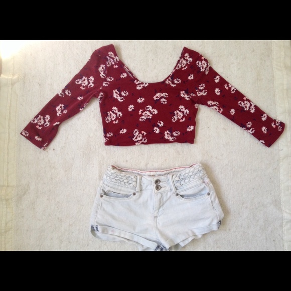 Burgundy crop top 🐙