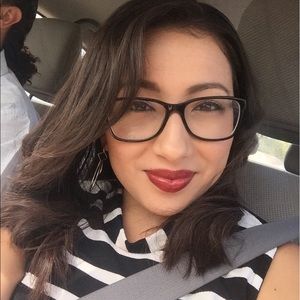 Meet your Posher, Lauren