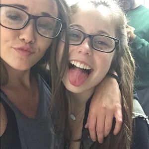 Meet your Posher, Hollis