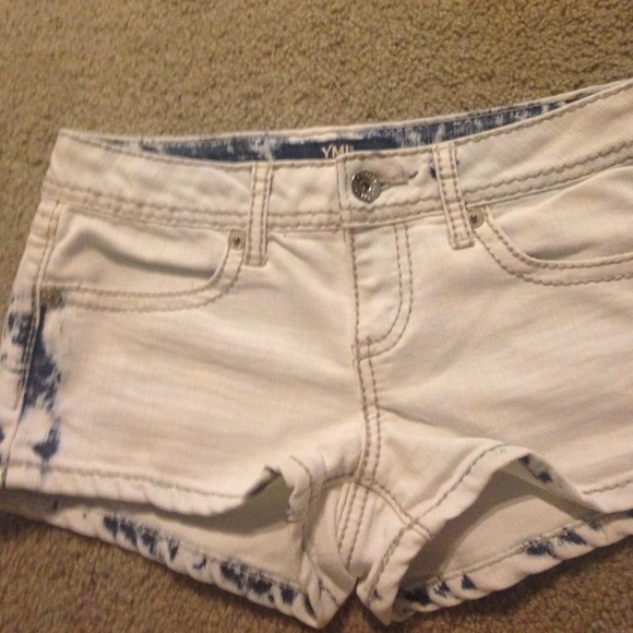 White denim shorts - Picture 2 of 4