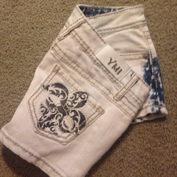 White denim shorts - Picture 3 of 4