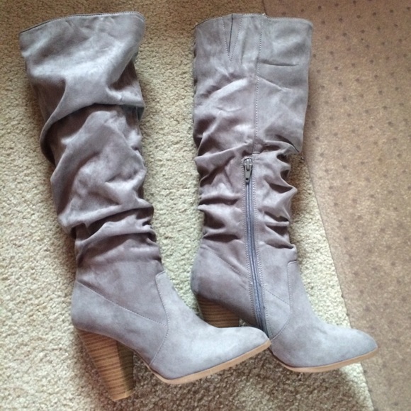 Taupe suede boots 🍂