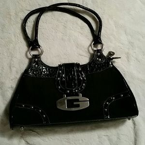 Stylish black GUESS purse