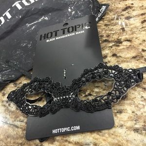 NWT Hot Topic black Halloween mask