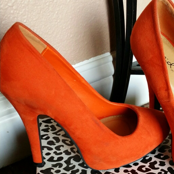 Qupid Orange pumps