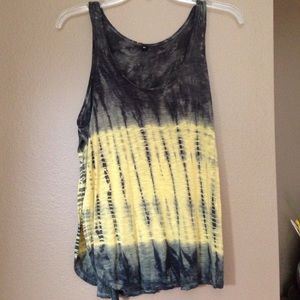 Multicolor shirt with open sides.