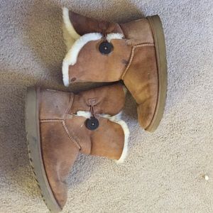 UGG BOOTS