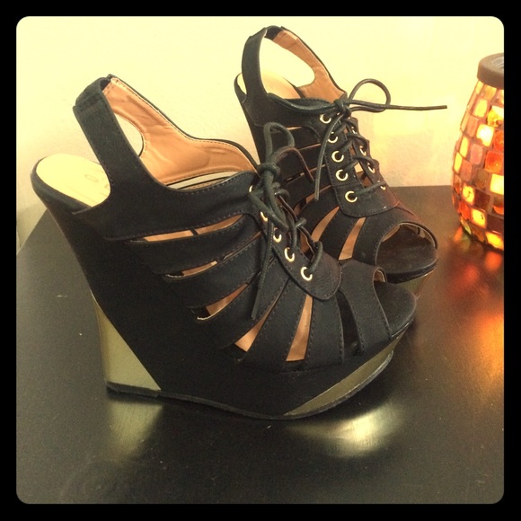 Black and gold wedges