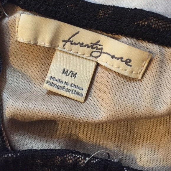 F21 Lace Dress with sweetheart top - Picture 3 of 3