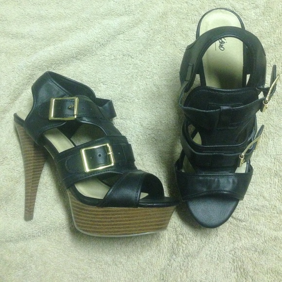 Black mossimo pumps never worn. Size 8