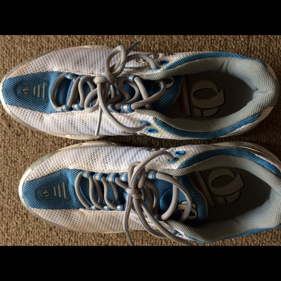 Gently used Pearl Izumi women's running shoe