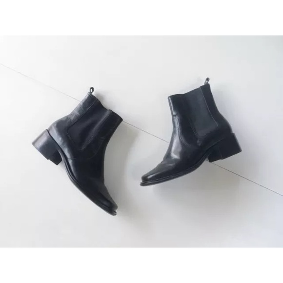 Eddie Bauer Shoes - Eddie Bauer black leather ankle boots booties 6
