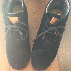 TOMS  Desert Wedge Booties