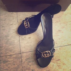 Classic Gucci logo heels