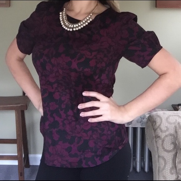 Cute floral top!