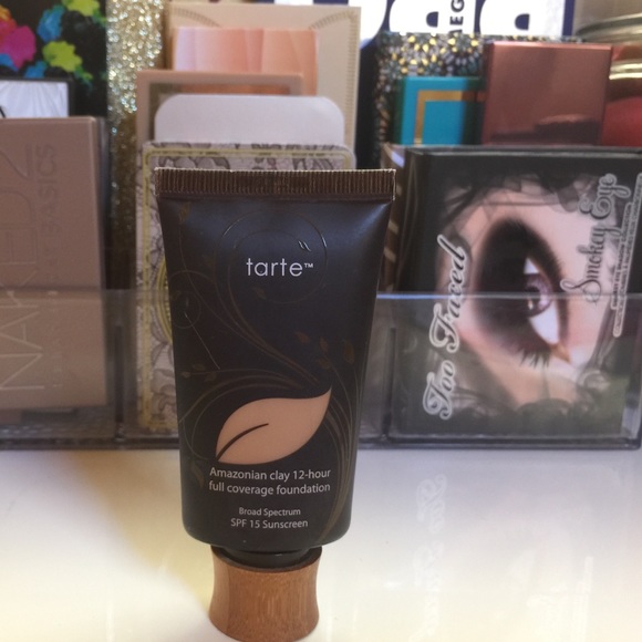 Tarte Amazonian 12-hour Clay Foundation