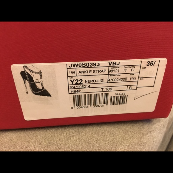 ✨BNIB limited edition Auth Valentino Rockstud✨ - Picture 4 of 4