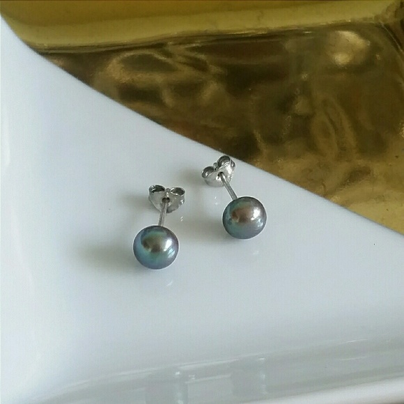 Small Cultured Black Pearl Earrings
