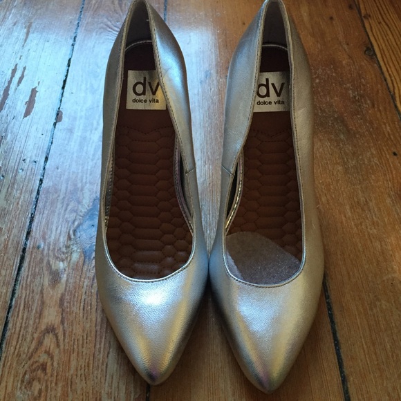 SOLD!!!! Dolce Vita Silver Pump Size 7 1/2