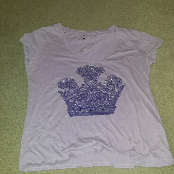 Cute purple shirt with a crown picture on it.