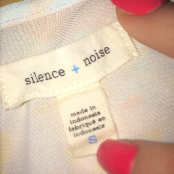 Silence + Noise Tanktop. Size small. - Picture 3 of 3