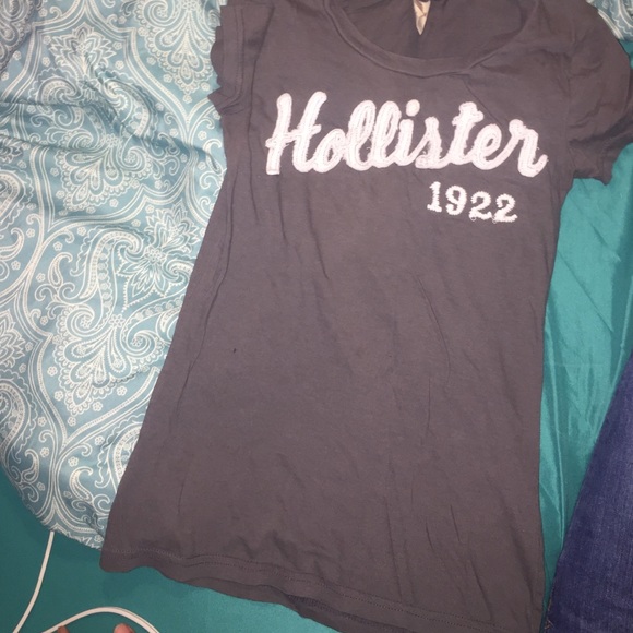 Grey hollister graphic tee