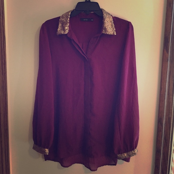 Flowy long-sleeve shirt with gold sequin detail