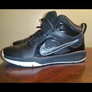Boys Nike  Basketball Shoes Size 1y