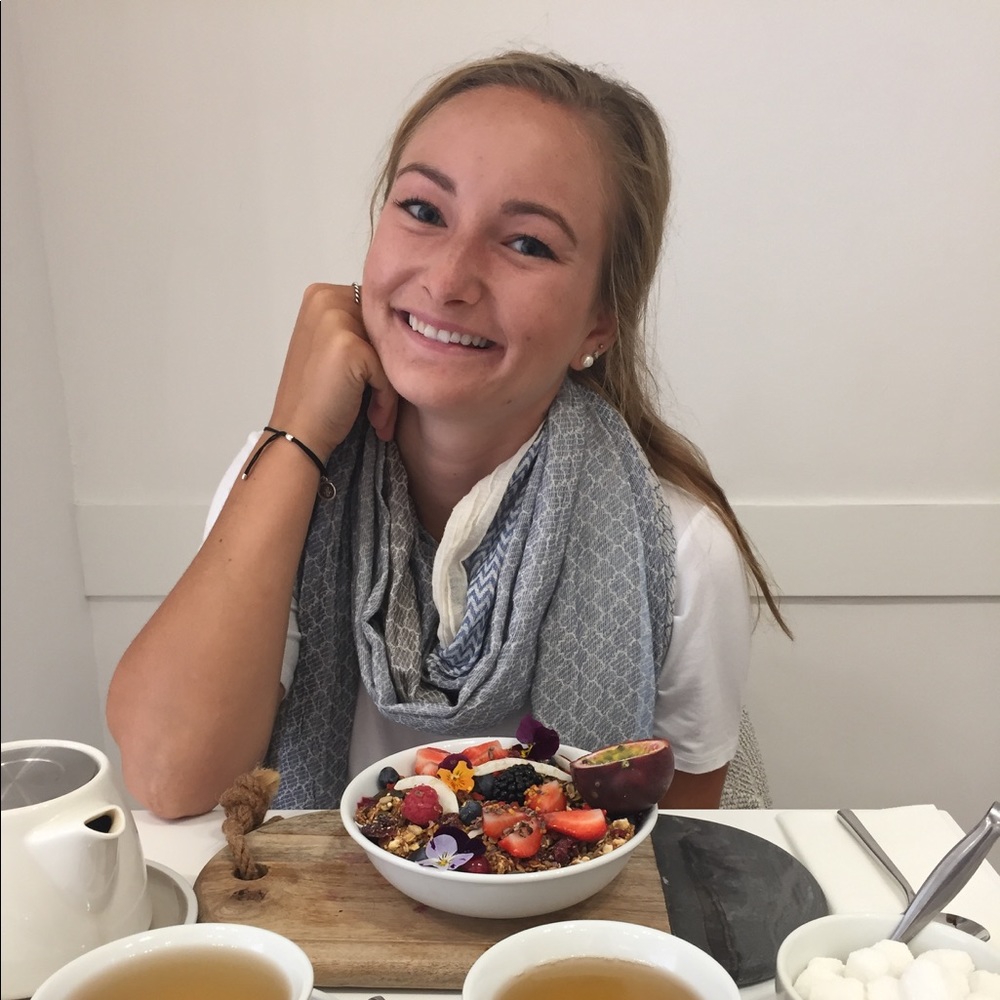 Meet your Posher, Lauren