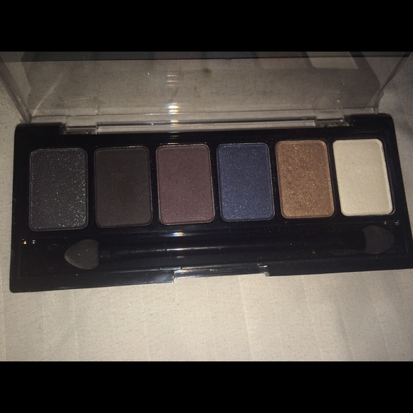 Makeup Bundle - Picture 2 of 4