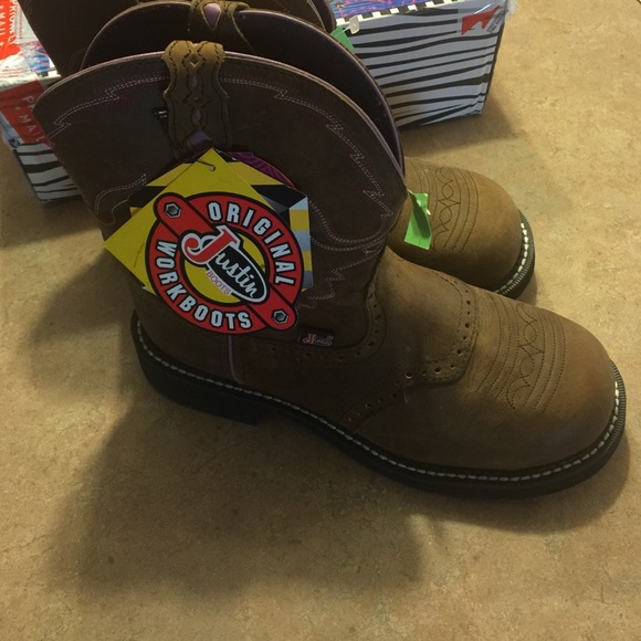 Women's Justin cowboy boots!