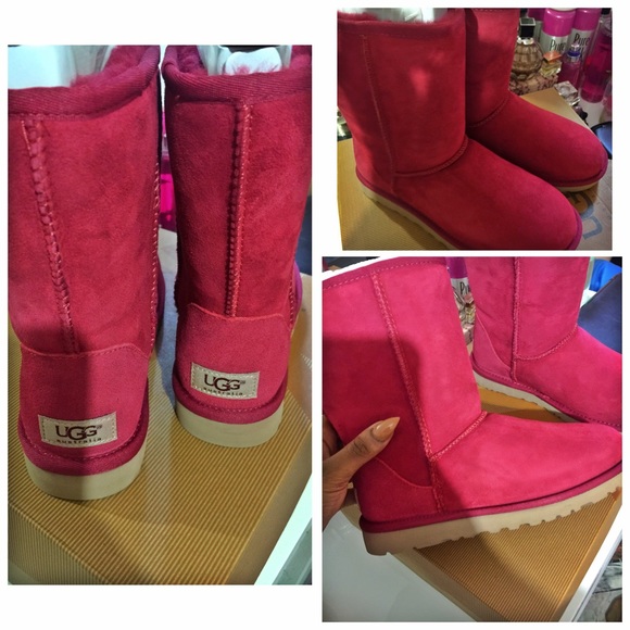 ❗️SOLD❗️UGG CLASSIC SHORT