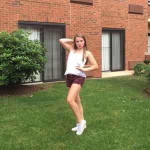 Meet your Posher, Caitlin