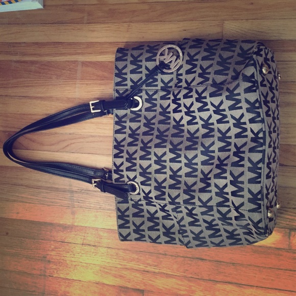 Medium Michael Kors Jet Set Tote