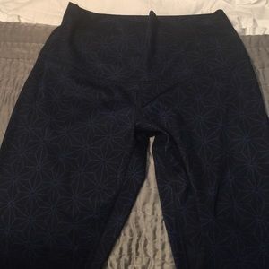 Lululemon tights navy with geometric pattern