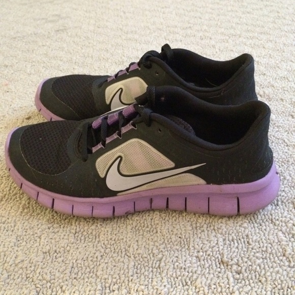 Black and Purple Nike Free Run Tennis Shoes