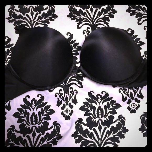 Victoria Secrets Bombshell push up bra 32D