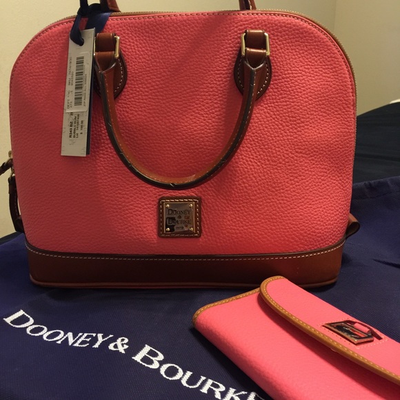 Lovely Authentic Dooney & Bourke pink purse