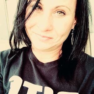 Meet your Posher, Bee