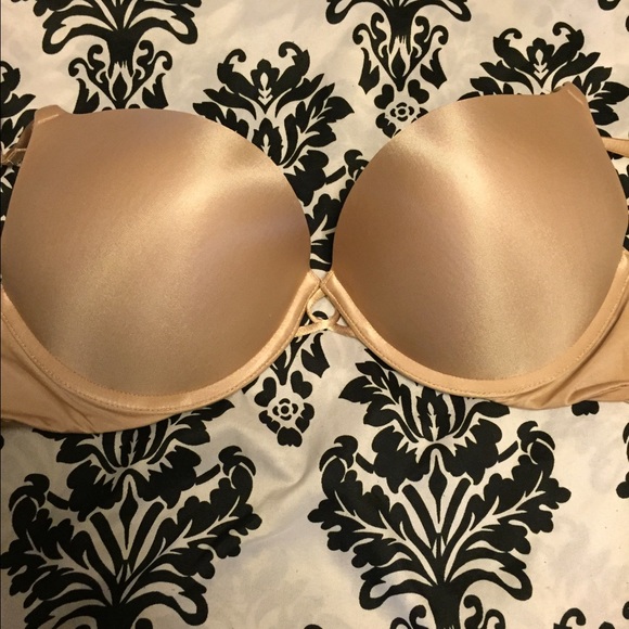 Victoria Secrets Bombshell push up Bra 32D