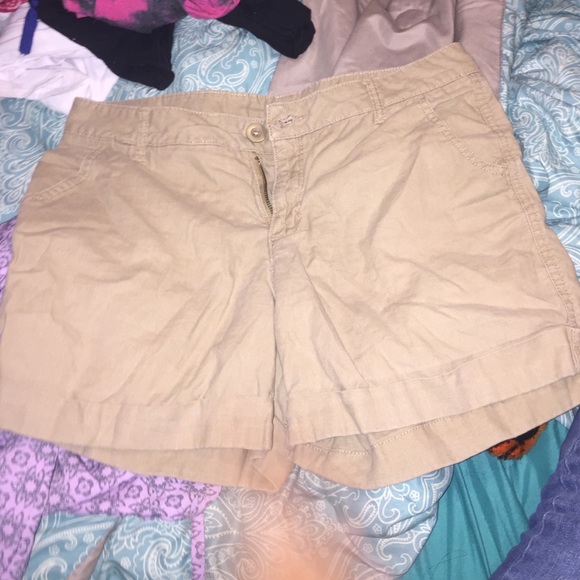 Khaki Bermudas