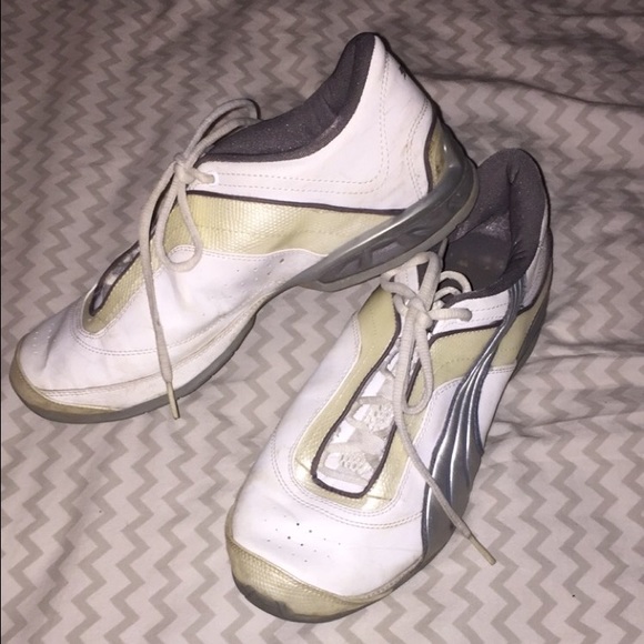 Women's puma running shoes