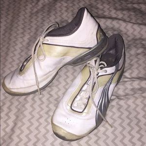 Women's puma running shoes