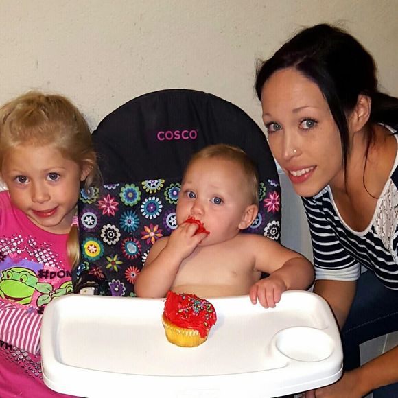 Meet your Posher, Nicole - Picture 1 of 1